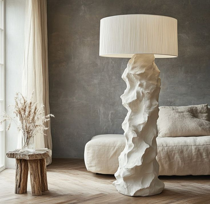 آباژور ایستاده