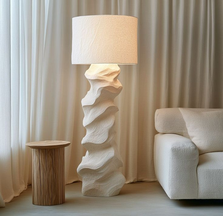 آباژور ایستاده