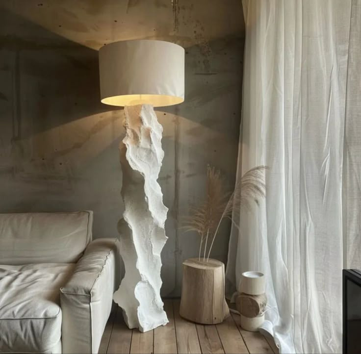 آباژور ایستاده