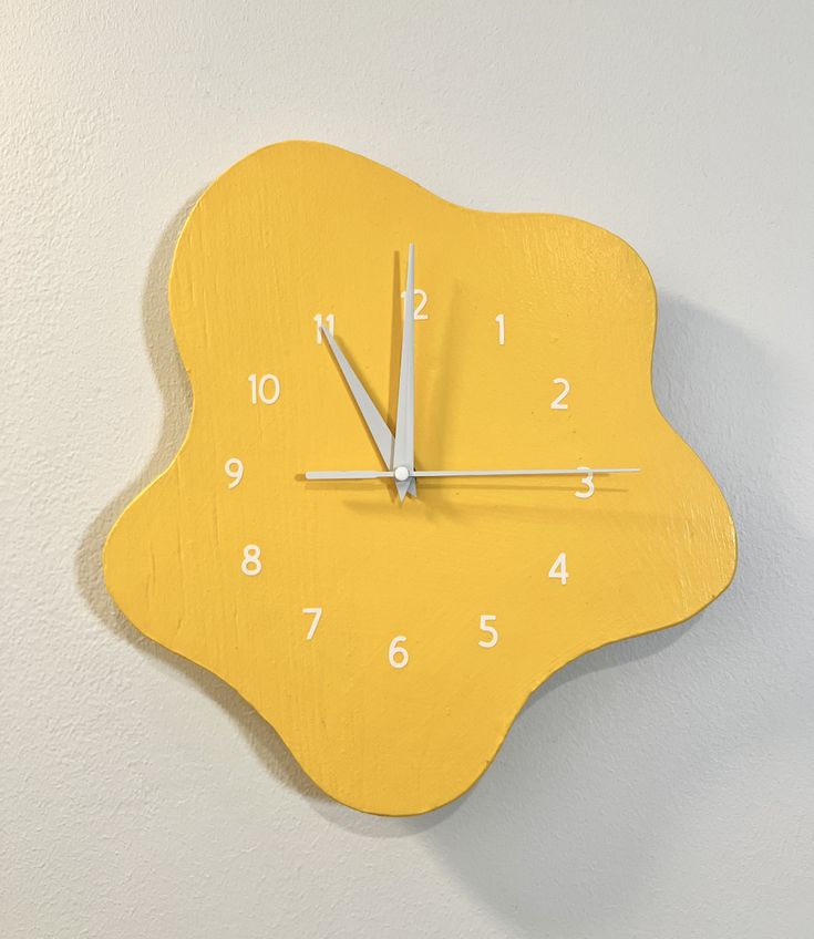 ساعت دفرمه فانتزی مینیمال