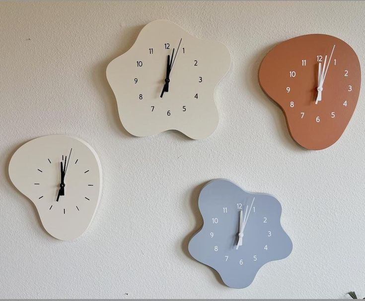 ساعت دفرمه فانتزی مینیمال